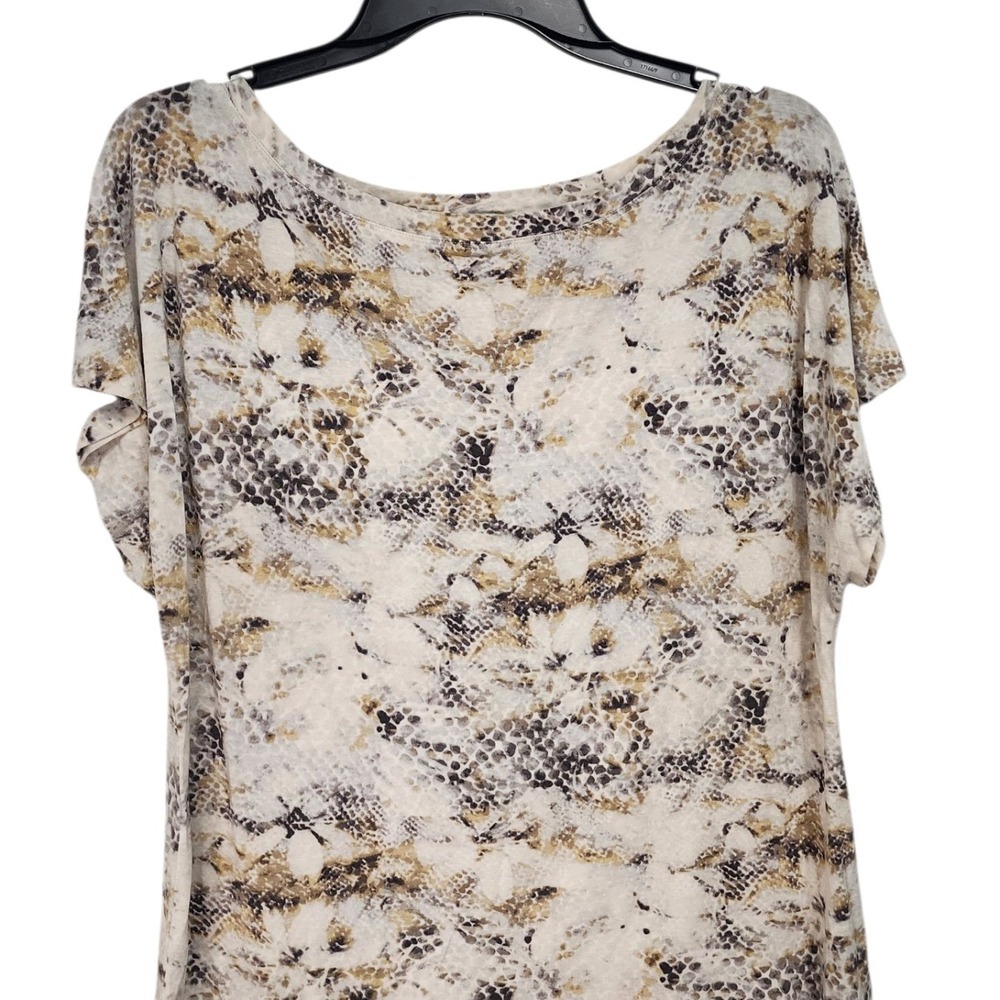 St. John Animal Print Knit Top Short Sleeve Scoop Neck‎  Size M